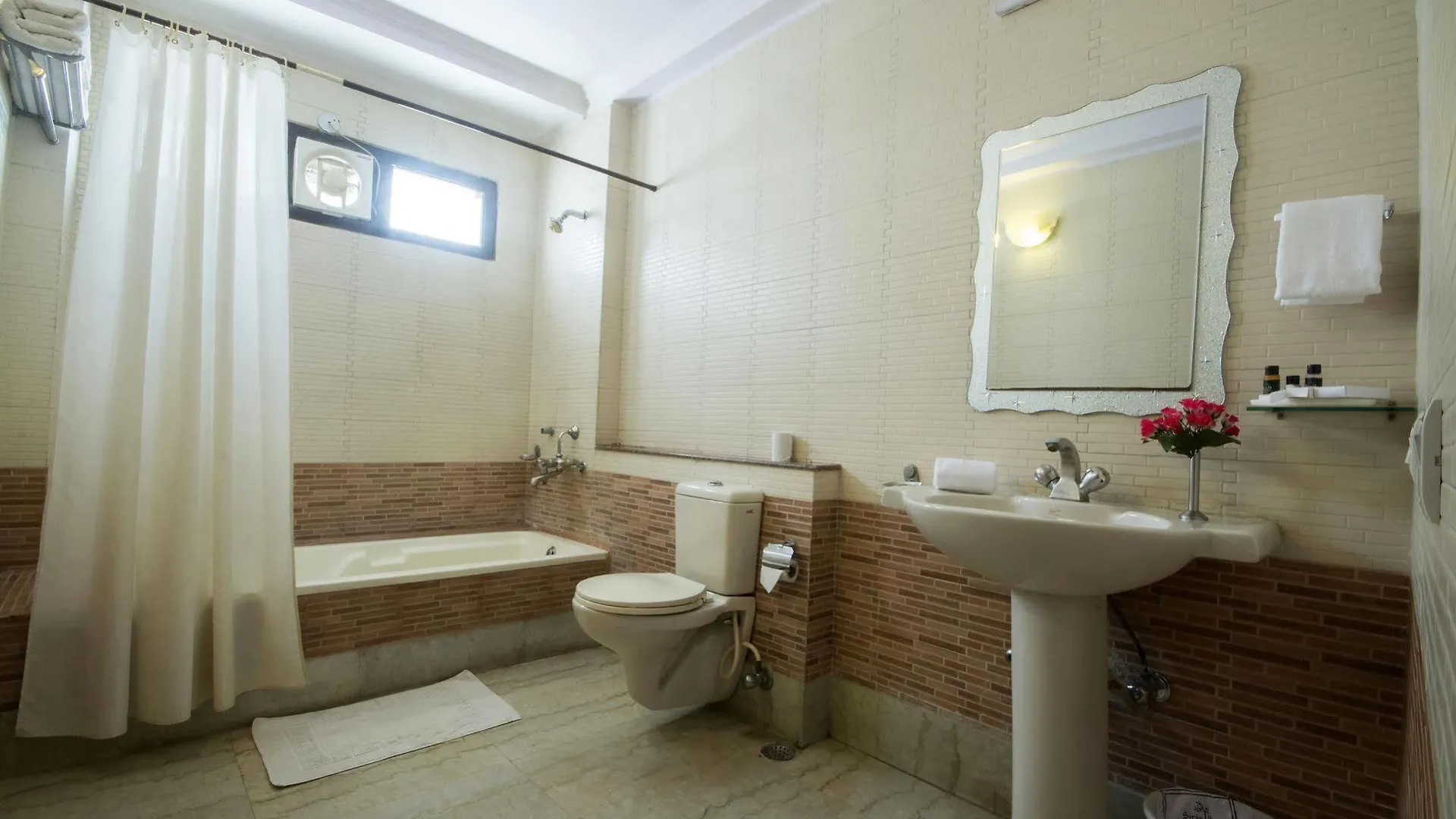 Hotel Siris 18 Agra   Agra (Uttar Pradesh)