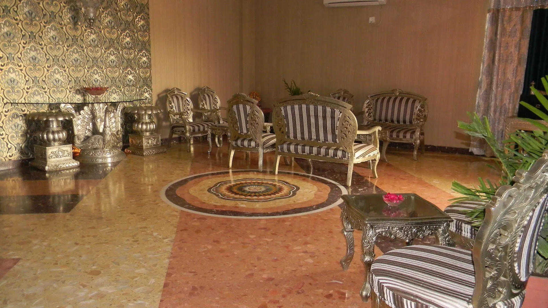 Siris 18 Hotel Agra